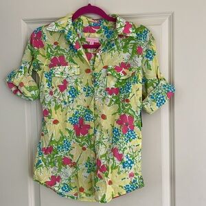 What a fun shirt! NWT Lilly Pulitzer Eliot Shirt in Blue Eyed Girl size XS